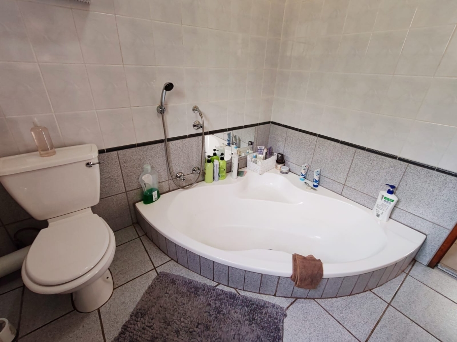 4 Bedroom Property for Sale in Van Der Hoff Park North West